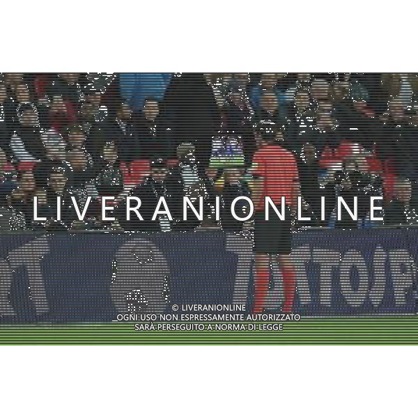 Amichevole Londra - 27.03.2018 Inghilterra-Italia Nella Foto: arbitro aytekin controlla la var /Ph.Vitez-Ag. Aldo Liverani