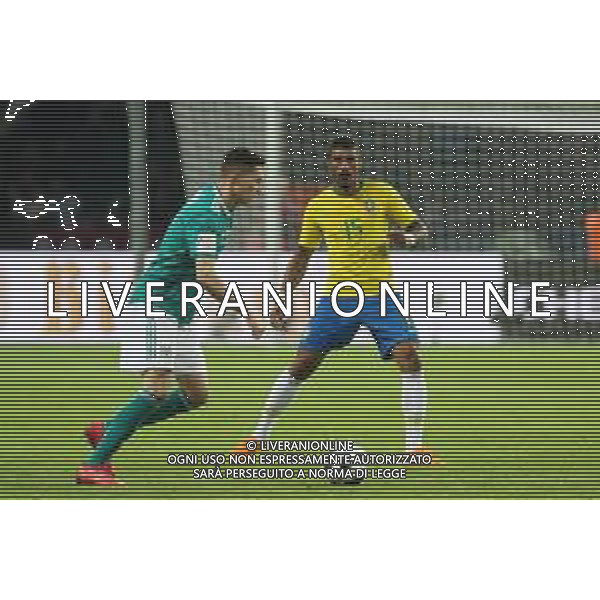 2018.03.27 Berlin Olympia Stadion Pilka nozna Mecz towarzyski sparing Niemcy - Brazylia N/z Julian Draxler Paulinho Foto Szymon Gorski / PressFocus 2018.03.27 Berlin Olympia Stadion Football Friendly game match Niemcy - Brazylia Julian Draxler Paulinho Credit: Szymon Gorski / PressFocus / NEWSPIX.PL --- Newspix.pl AG ALDO LIVERANI SAS ONLY ITALY
