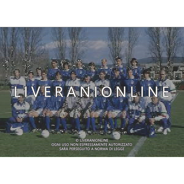 La rosa in Formazione della Squadra Nazionale Italiana di Calcio del 1994 - RETROSPETTIVA nella foto Roberto Di Matteo, Antonio Benarrivo, Antonio Conte, Gianfranco Zola, Attilio Lombardi, Stefano Eranio, Alessandro Del Piero, Paolo Negro Luigi Apolloni, Pierluigi Casiraghi, Pietro Carmignani, Arrigo Sacchi, Carlo Ancelotti, Dino Baggio, Nicola Berti, Demetrio Albertini, Fabrizio Ravanelli, Paolo Maldini, Angelo Peruzzi, Luca Bucci, Lorenzo Minotti e Amedeo Carboni. ©ARCHIVIO / AGENZIA ALDO LIVERANI SAS