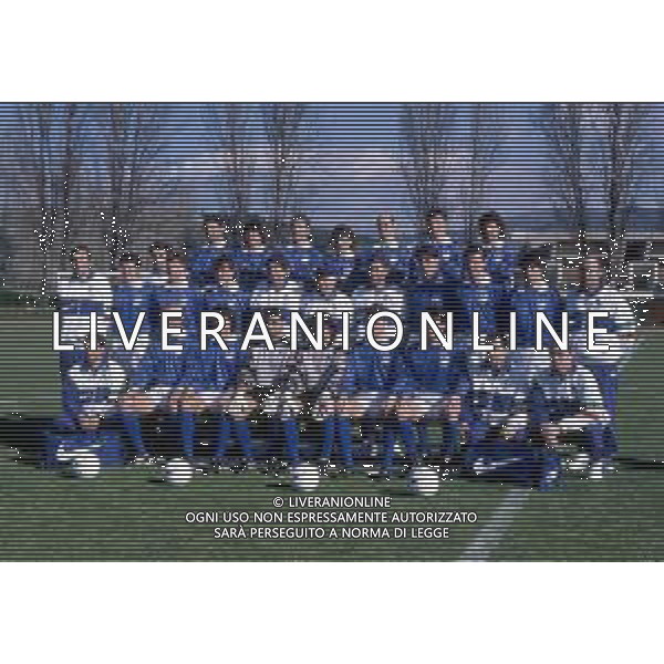 La rosa in Formazione della Squadra Nazionale Italiana di Calcio del 1994 - RETROSPETTIVA nella foto Roberto Di Matteo, Antonio Benarrivo, Antonio Conte, Gianfranco Zola, Attilio Lombardi, Stefano Eranio, Alessandro Del Piero, Paolo Negro Luigi Apolloni, Pierluigi Casiraghi, Pietro Carmignani, Arrigo Sacchi, Carlo Ancelotti, Dino Baggio, Nicola Berti, Demetrio Albertini, Fabrizio Ravanelli, Paolo Maldini, Angelo Peruzzi, Luca Bucci, Lorenzo Minotti e Amedeo Carboni. ©ARCHIVIO / AGENZIA ALDO LIVERANI SAS