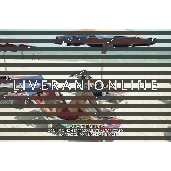 I FRATELLI INZAGHI AL MARE SULLA SPIAGGIA DI MILANO MARITTIMA ESTATE 1999 NELLA FOTO FILIPPO E SIMONE ©ARCHIVIO / AGENZIA ALDO LIVERANI SAS