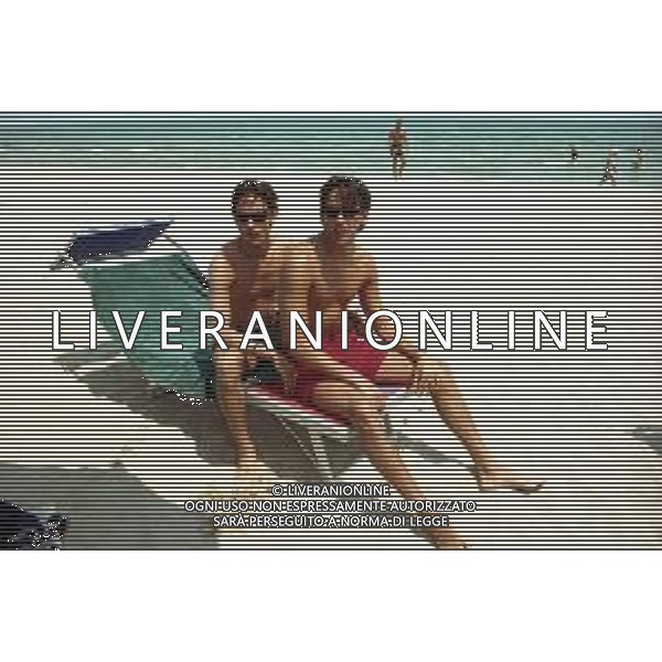 I FRATELLI INZAGHI AL MARE SULLA SPIAGGIA DI MILANO MARITTIMA ESTATE 1999 NELLA FOTO FILIPPO E SIMONE ©ARCHIVIO / AGENZIA ALDO LIVERANI SAS