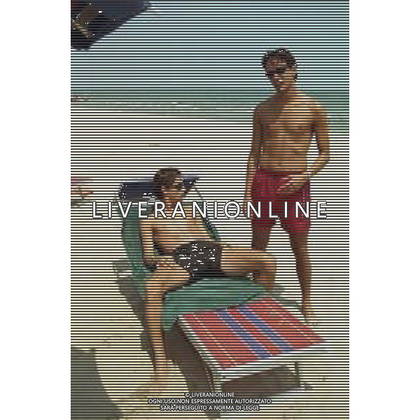I FRATELLI INZAGHI AL MARE SULLA SPIAGGIA DI MILANO MARITTIMA ESTATE 1999 NELLA FOTO FILIPPO E SIMONE ©ARCHIVIO / AGENZIA ALDO LIVERANI SAS