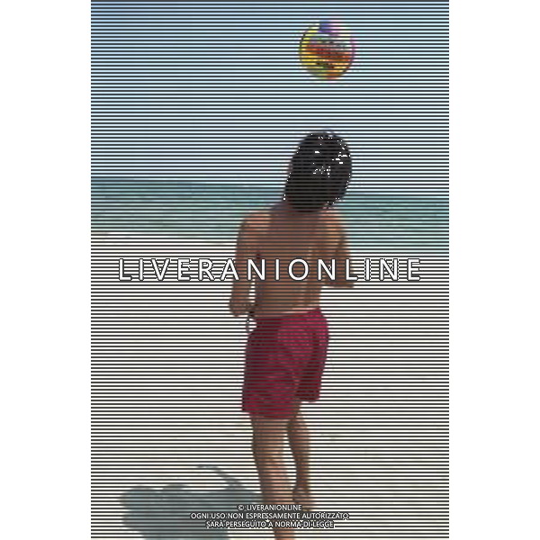 I FRATELLI INZAGHI AL MARE SULLA SPIAGGIA DI MILANO MARITTIMA ESTATE 1999 NELLA FOTO SIMONE ©ARCHIVIO / AGENZIA ALDO LIVERANI SAS