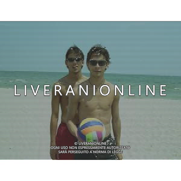 I FRATELLI INZAGHI AL MARE SULLA SPIAGGIA DI MILANO MARITTIMA ESTATE 1999 NELLA FOTO FILIPPO E SIMONE ©ARCHIVIO / AGENZIA ALDO LIVERANI SAS