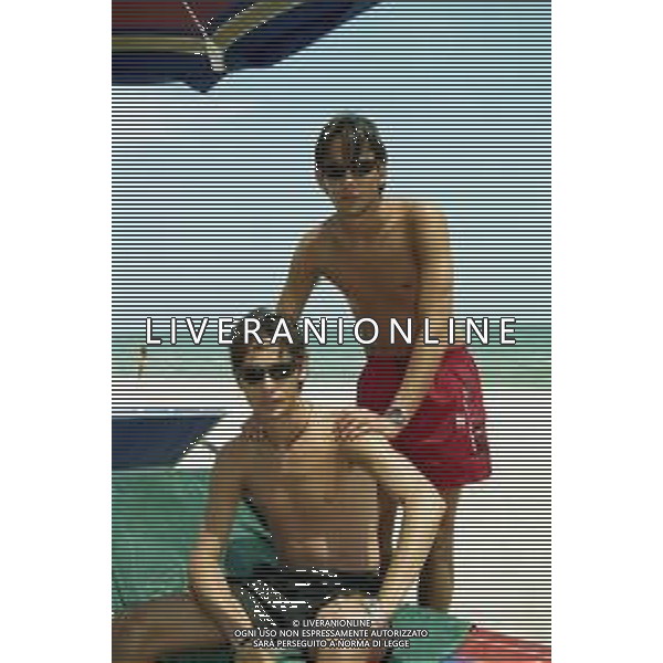 I FRATELLI INZAGHI AL MARE SULLA SPIAGGIA DI MILANO MARITTIMA ESTATE 1999 NELLA FOTO FILIPPO E SIMONE ©ARCHIVIO / AGENZIA ALDO LIVERANI SAS