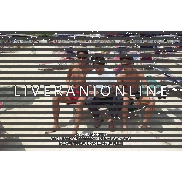 I FRATELLI INZAGHI AL MARE SULLA SPIAGGIA DI MILANO MARITTIMA ESTATE 1999 NELLA FOTO FILIPPO E SIMONE ©ARCHIVIO / AGENZIA ALDO LIVERANI SAS