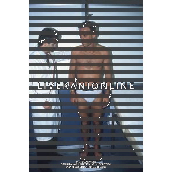 RETROSPETTIVA SALVATORE SCHILLACI CALCIATORE NELLA FOTO SALVATORE SCHILLACI VISITE MEDICHE DELL\'INTER 1992-1993 COL PROFESSOR MARCO D\'IMPORZANO AG ALDO LIVERANI SAS