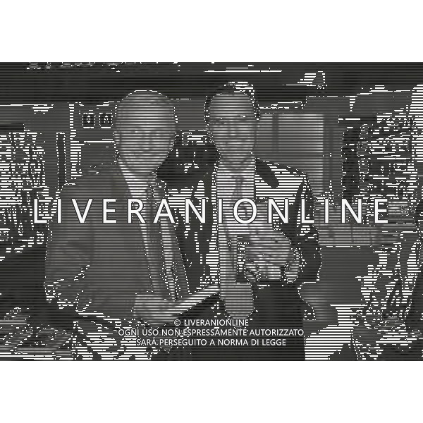 1996 MILANO PRESENTAZIONE DEL LIBRO FISCHIA IL TRAP NELLA FOTO GIOVANNI TRAPATTONI CON ANGELO CAROLI AUTORE DEL LIBRO AG ALDO LIVERANI SAS