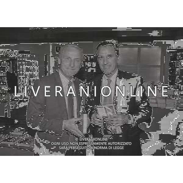 1996 MILANO PRESENTAZIONE DEL LIBRO FISCHIA IL TRAP NELLA FOTO GIOVANNI TRAPATTONI CON ANGELO CAROLI AUTORE DEL LIBRO AG ALDO LIVERANI SAS