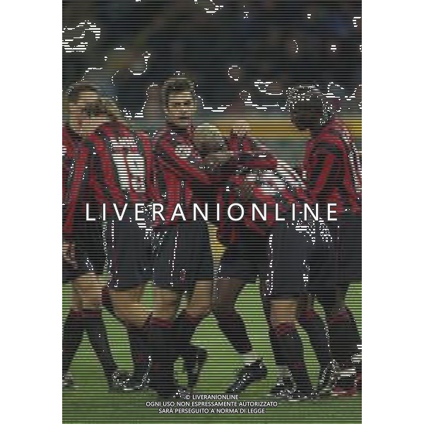 19-11-1997 GENOVA OTTAVI DI COPPA ITALIA SAMPDORIA MILAN 1-2 NELLA FOTO ABBRACCI GIOCATORI MILAN AG ALDO LIVERANI SAS