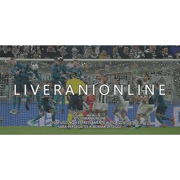 UEFA Champions League 2017/2018 Quarti di Finale Andata Torino - 03.04.2018 Juventus-Real Madrid Nella Foto:la punizione di paulo dybala finisce contro la barriera /Ph.Vitez-Ag. Aldo Liverani
