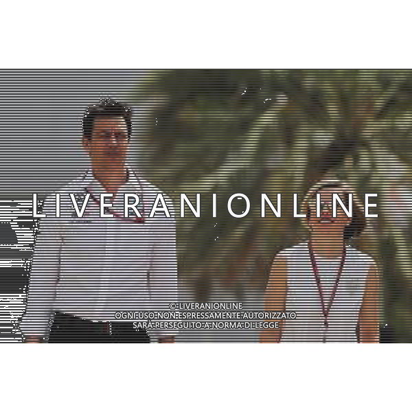 (L to R): Toto Wolff (GER) Mercedes AMG F1 Shareholder and Executive Director with his wife Susie Wolff (GBR). 07.04.2018. Formula 1 World Championship, Rd 2, Bahrain Grand Prix, Sakhir, Bahrain, Qualifying Day. / AGENZIA ALDO LIVERANI SAS - ITALY ONLY EDITORIAL USE ONLY - F1 Motor Racing - Formula One World Championship - Bahrain Grand Prix - Prove Ufficiali Qualifiche Sakhir, Bahrain 07.04.2018