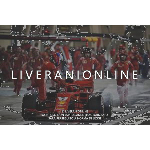 Kimi Raikkonen (FIN) Ferrari SF71H retired from the race in the pits after an error during a pitstop. 08.04.2018. Formula 1 World Championship, Rd 2, Bahrain Grand Prix, Sakhir, Bahrain, Race Day. / AGENZIA ALDO LIVERANI SAS - ITALY ONLY EDITORIAL USE ONLY - F1 Motor Racing - Formula One World Championship - Bahrain Grand Prix - Race Day - Sakhir, Bahrain Gara 08.04.2018