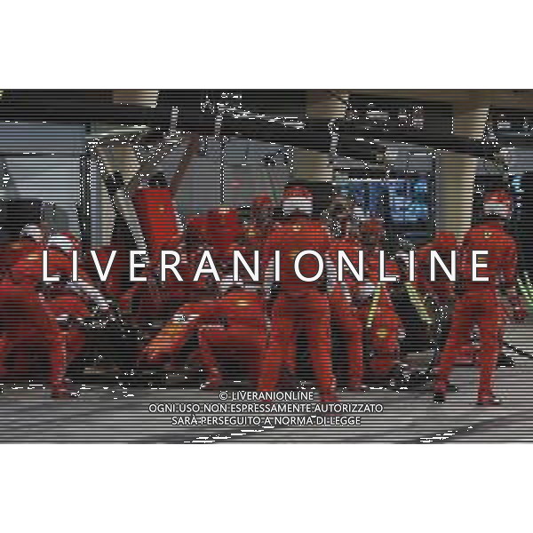 Sebastian Vettel (GER) Ferrari SF71H makes a pit stop. 08.04.2018. Formula 1 World Championship, Rd 2, Bahrain Grand Prix, Sakhir, Bahrain, Race Day. / AGENZIA ALDO LIVERANI SAS - ITALY ONLY EDITORIAL USE ONLY - F1 Motor Racing - Formula One World Championship - Bahrain Grand Prix - Race Day - Sakhir, Bahrain Gara 08.04.2018