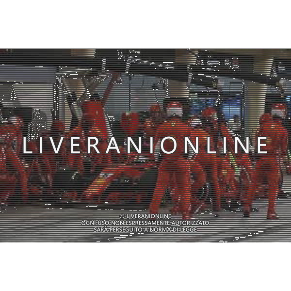 Sebastian Vettel (GER) Ferrari SF71H makes a pit stop. 08.04.2018. Formula 1 World Championship, Rd 2, Bahrain Grand Prix, Sakhir, Bahrain, Race Day. / AGENZIA ALDO LIVERANI SAS - ITALY ONLY EDITORIAL USE ONLY - F1 Motor Racing - Formula One World Championship - Bahrain Grand Prix - Race Day - Sakhir, Bahrain Gara 08.04.2018