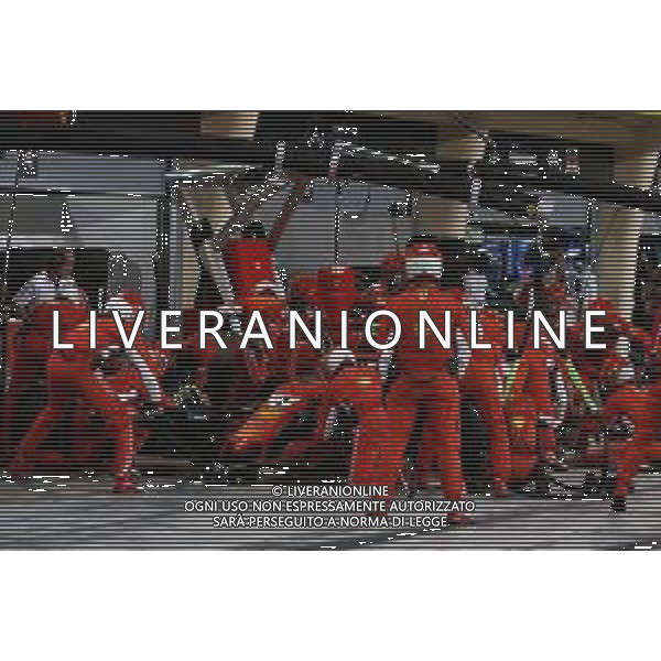 Kimi Raikkonen (FIN) Ferrari SF71H makes a pit stop. 08.04.2018. Formula 1 World Championship, Rd 2, Bahrain Grand Prix, Sakhir, Bahrain, Race Day. / AGENZIA ALDO LIVERANI SAS - ITALY ONLY EDITORIAL USE ONLY - F1 Motor Racing - Formula One World Championship - Bahrain Grand Prix - Race Day - Sakhir, Bahrain Gara 08.04.2018