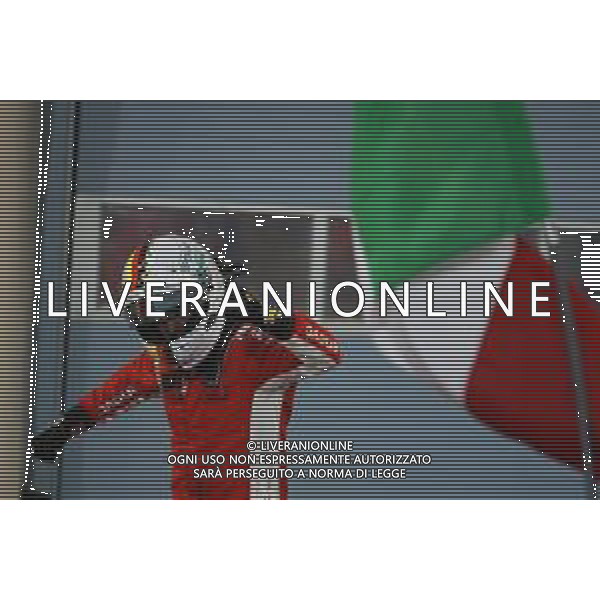1st place Sebastian Vettel (GER) Ferrari SF71H. 08.04.2018. Formula 1 World Championship, Rd 2, Bahrain Grand Prix, Sakhir, Bahrain, Race Day. / AGENZIA ALDO LIVERANI SAS - ITALY ONLY EDITORIAL USE ONLY - F1 Motor Racing - Formula One World Championship - Bahrain Grand Prix - Race Day - Sakhir, Bahrain Gara 08.04.2018