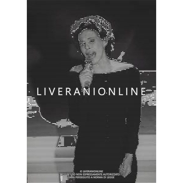 RETROSPETTIVA ORNELLA VANONI CANTANTE A SANREMO 1989 NELLA FOTO ORNELLA VANONI AG ALDO LIVERANI SAS