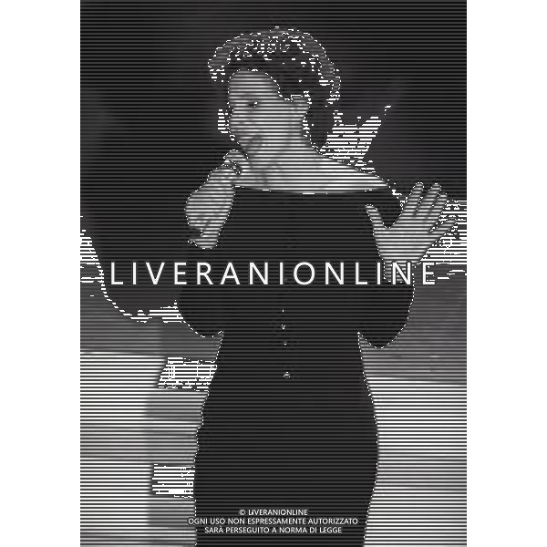 RETROSPETTIVA ORNELLA VANONI CANTANTE A SANREMO 1989 NELLA FOTO ORNELLA VANONI AG ALDO LIVERANI SAS