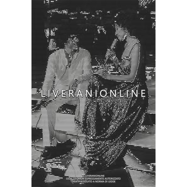 RETROSPETTIVA ORNELLA VANONI CANTANTE NELLA FOTO ORNELLA VANONI CON RICCARDO COCCIANTE AG ALDO LIVERANI SAS