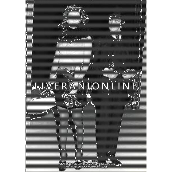 RETROSPETTIVA ORNELLA VANONI CANTANTE NELLA FOTO ORNELLA VANONI CON WALTER CHIARI AG ALDO LIVERANI SAS