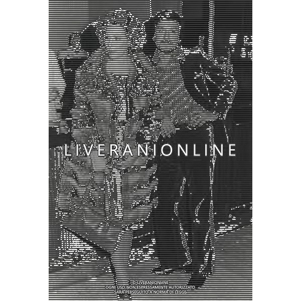 RETROSPETTIVA ORNELLA VANONI CANTANTE NELLA FOTO ORNELLA VANONI CON GIGI PROIETTI AG ALDO LIVERANI SAS