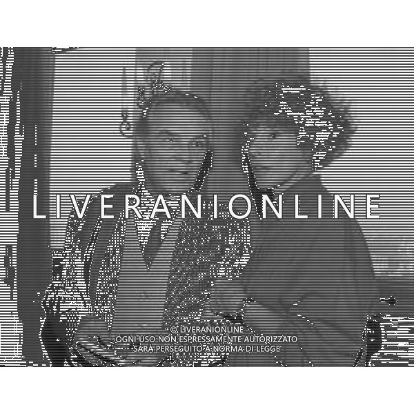 RETROSPETTIVA ORNELLA VANONI CANTANTE NELLA FOTO ORNELLA VANONI CON GIORGIO ALBERTAZZI AG ALDO LIVERANI SAS