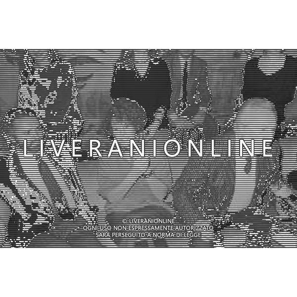 RETROSPETTIVA ORNELLA VANONI CANTANTE 1985 NELLA FOTO ORNELLA VANONI CON GIANNI VERSACE AG ALDO LIVERANI SAS