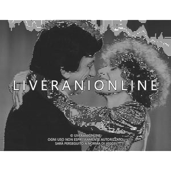 RETROSPETTIVA ORNELLA VANONI CANTANTE NELLA FOTO ORNELLA VANONI CON GIGI PROIETTI AG ALDO LIVERANI SAS