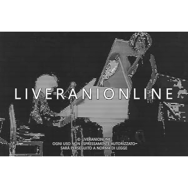 RETROSPETTIVA ORNELLA VANONI CANTANTE 1985 NELLA FOTO ORNELLA VANONI CON PATTY PRAVO AG ALDO LIVERANI SAS