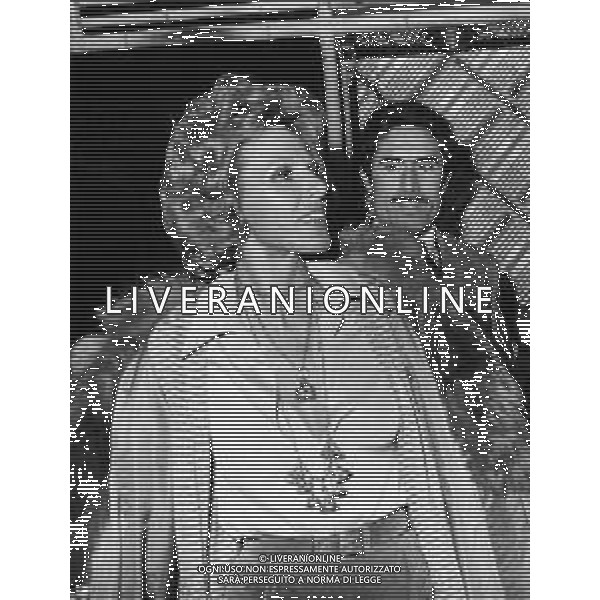 RETROSPETTIVA ORNELLA VANONI CANTANTE NELLA FOTO ORNELLA VANONI E LANDO BUZZANCA AG ALDO LIVERANI SAS