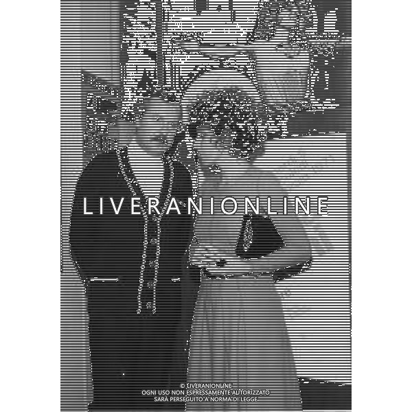 RETROSPETTIVA ORNELLA VANONI CANTANTE NELLA FOTO ORNELLA VANONI CON LUCI ARDENZI AG ALDO LIVERANI SAS