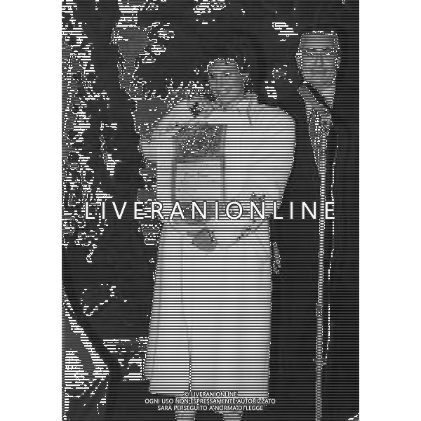 RETROSPETTIVA ORNELLA VANONI CANTANTE NELLA FOTO ORNELLA VANONI CON L\'ASSESSORE DI MILANO PARIDE ACCETTI AG ALDO LIVERANI SAS