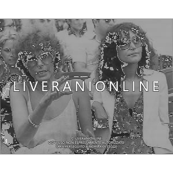 RETROSPETTIVA ORNELLA VANONI CANTANTE NELLA FOTO ORNELLA VANONI CON MIA MARTINI AG ALDO LIVERANI SAS