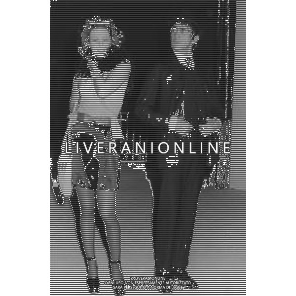 RETROSPETTIVA ORNELLA VANONI CANTANTE NELLA FOTO ORNELLA VANONI CON WALTER CHIARI AG ALDO LIVERANI SAS