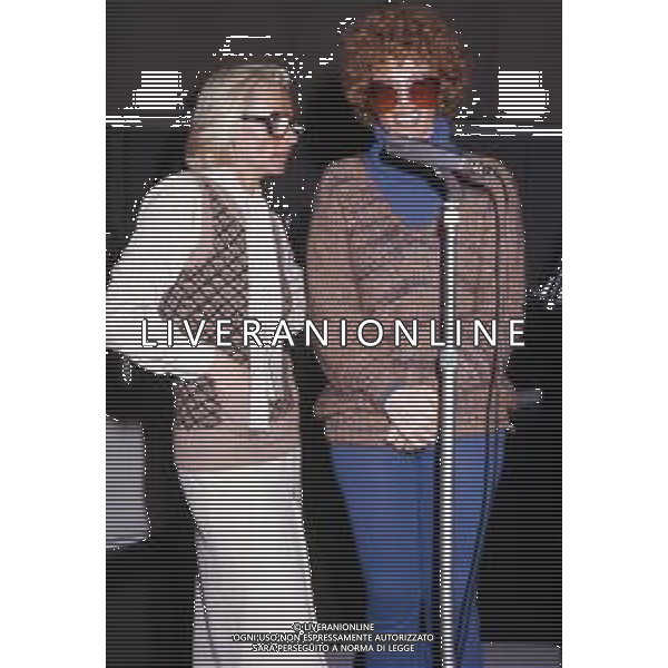 RETROSPETTIVA ORNELLA VANONI CANTANTE NELLA FOTO ORNELLA VANONI CON SANDRA MONDAINI AG ALDO LIVERANI SAS