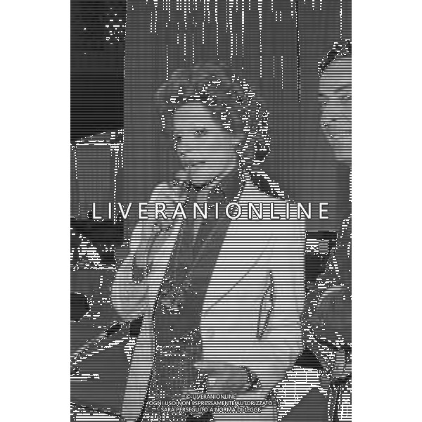 RETROSPETTIVA ORNELLA VANONI CANTANTE NELLA FOTO ORNELLA VANONI A SALSOMAGGIORE 1973 AG ALDO LIVERANI SAS