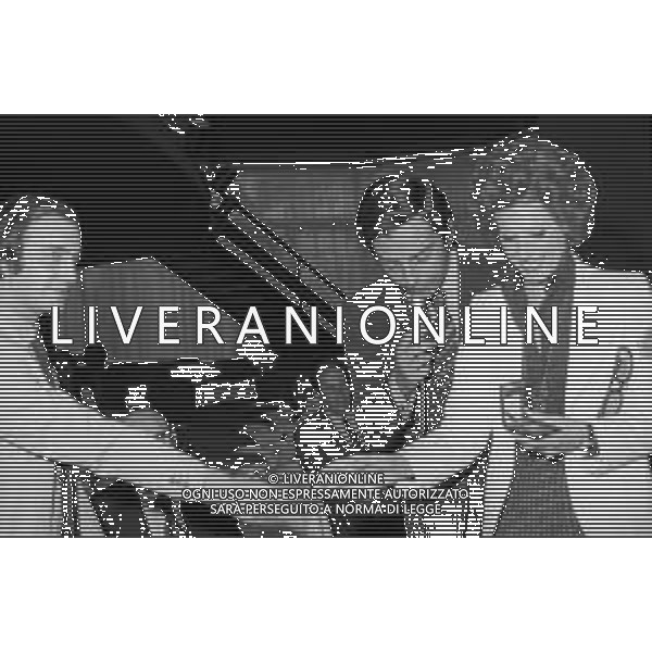 RETROSPETTIVA ORNELLA VANONI CANTANTE NELLA FOTO ORNELLA VANONI CON DANIELE PIOMBI A SALSOMAGGIORE 1973 AG ALDO LIVERANI SAS