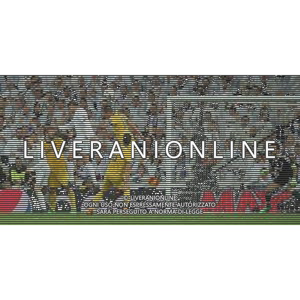 UEFA Champions League 2017/2018 Quarti di Finale Ritorno Madrid - 11.04.2018 Real Madrid-Juventus Nella Foto:occasione di Raphael Varane traversa dopo parata di gianluigi buffon /Ph.Vitez-Ag. Aldo Liverani