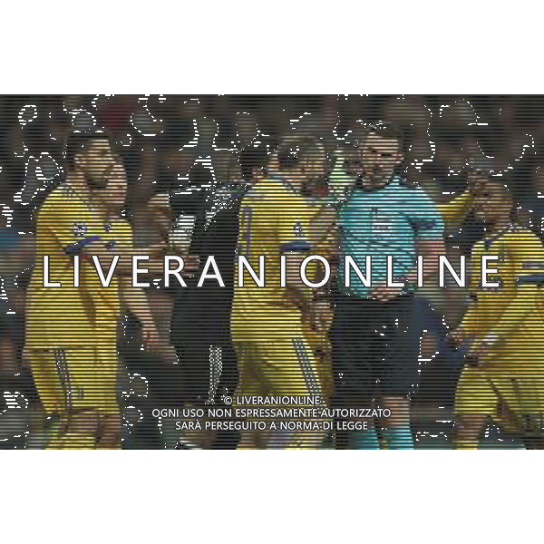 UEFA Champions League 2017/2018 Quarti di Finale Ritorno Madrid - 11.04.2018 Real Madrid-Juventus Nella Foto: le proteste dell\'espulsione di gianluigi buffon con l\'arbitro /Ph.Vitez-Ag. Aldo Liverani