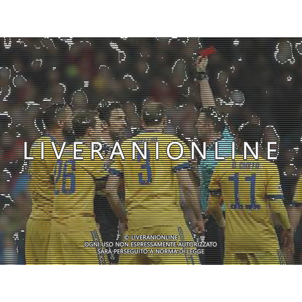 UEFA Champions League 2017/2018 Quarti di Finale Ritorno Madrid - 11.04.2018 Real Madrid-Juventus Nella Foto: le proteste dell\'espulsione di gianluigi buffon con l\'arbitro che estrae il cartellino rosso /Ph.Vitez-Ag. Aldo Liverani