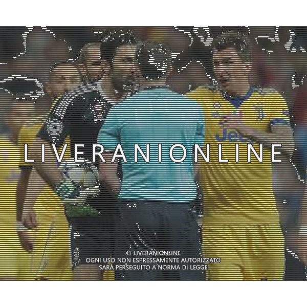 UEFA Champions League 2017/2018 Quarti di Finale Ritorno Madrid - 11.04.2018 Real Madrid-Juventus Nella Foto: le proteste dell\'espulsione di gianluigi buffon con l\'arbitro /Ph.Vitez-Ag. Aldo Liverani