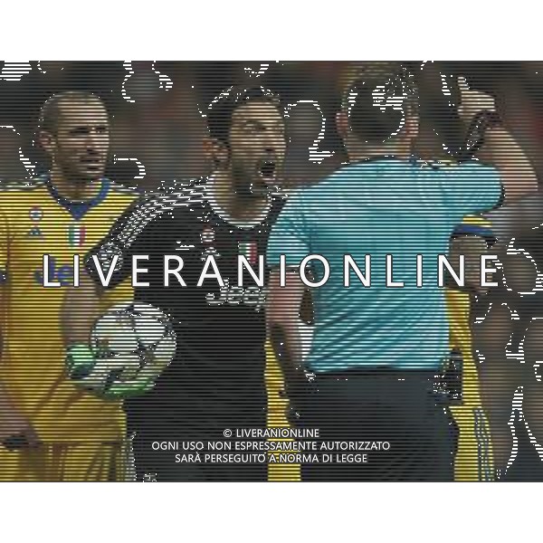 UEFA Champions League 2017/2018 Quarti di Finale Ritorno Madrid - 11.04.2018 Real Madrid-Juventus Nella Foto: le proteste dell\'espulsione di gianluigi buffon con l\'arbitro /Ph.Vitez-Ag. Aldo Liverani