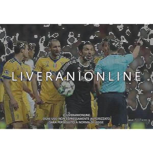 UEFA Champions League 2017/2018 Quarti di Finale Ritorno Madrid - 11.04.2018 Real Madrid-Juventus Nella Foto: le proteste dell\'espulsione di gianluigi buffon con l\'arbitro /Ph.Vitez-Ag. Aldo Liverani