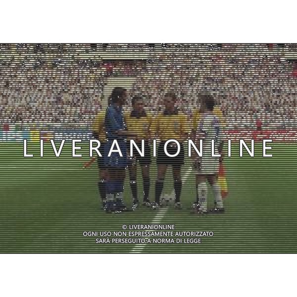 03-07-1998 CAMPIONATO DEL MONDO FRANCIA 98 PARIGI-ITALIA FRANCIA 0-0 AI SUPPLEMENTARI 4-3 NELLA FOTO PAOLO MALDINI ARB DALLAS E DIDIER DESCHAMPS AG ALDO LIVERANI SAS