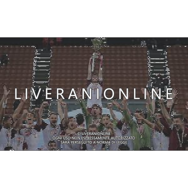 Coppa Italia TIM Cup Primavera 2017/2018 Finale Ritorno Milano - 13.04.2018 Milan-Torino Nella Foto:d’alena alza la coppa /Ph.Vitez-Ag. Aldo Liverani