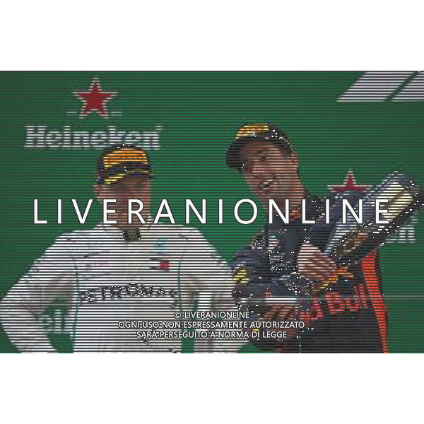 Daniel Ricciardo (AUS) Red Bull Racing, Valtteri Bottas (FIN) Mercedes AMG F1 15.04.2018. Formula 1 World Championship, Rd 3, Chinese Grand Prix, Shanghai, China, Race Day. / AGENZIA ALDO LIVERANI SAS - ITALY ONLY EDITORIAL USE ONLY
