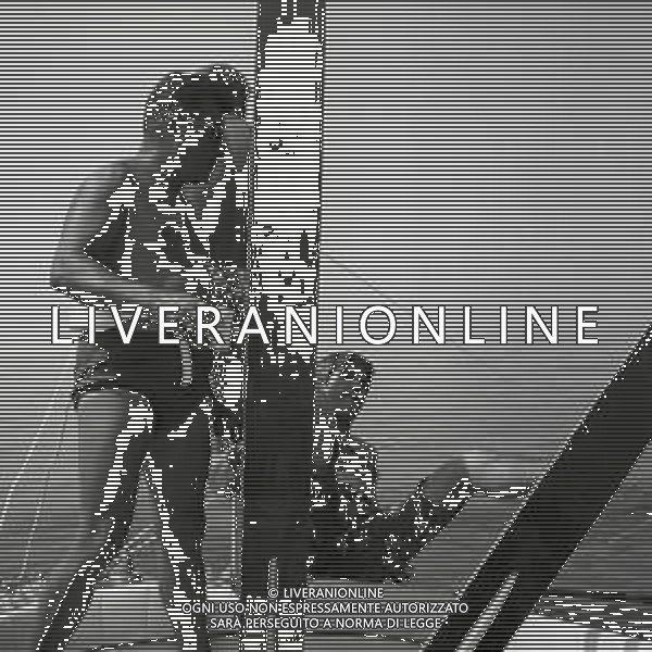 RETROSPETTIVA NINO BENVENUTI PUGILE A CESENATICO AGOSTO 1969 NELLA FOTO NINO BENVENUTI AL MARE CON AMICI E FAMIGLIA AG ALDO LIVERANI SAS