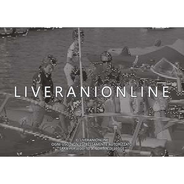 RETROSPETTIVA NINO BENVENUTI PUGILE A CESENATICO AGOSTO 1969 NELLA FOTO NINO BENVENUTI AL MARE CON AMICI E FAMIGLIA AG ALDO LIVERANI SAS